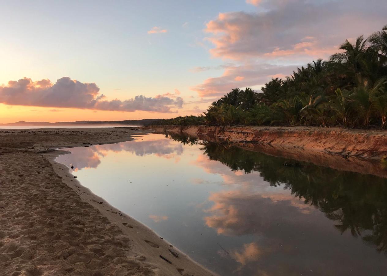 Casa Coral Hostel ลูควิโญ ภายนอก รูปภาพ